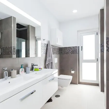 Independent With An Immense Heated Pool! 빌라