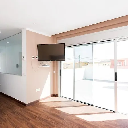 Independent With An Immense Heated Pool! Villa