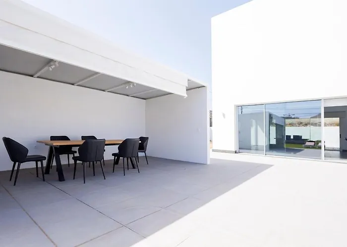 别墅 Independent With An Immense Heated Pool! *