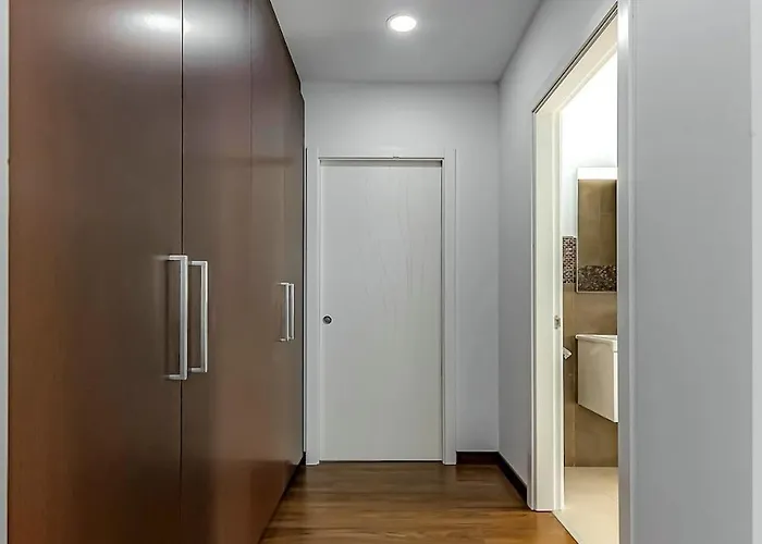 Independent With An Immense Heated Pool! 别墅