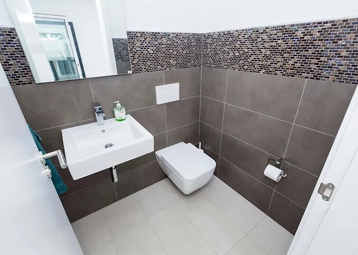 Independent With An Immense Heated Pool! Oroteanda Baja