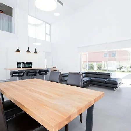 Independent With An Immense Heated Pool! Вилла *