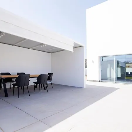 Villa Independent With An Immense Heated Pool! *