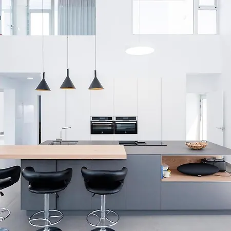 Villa Independent With An Immense Heated Pool! *