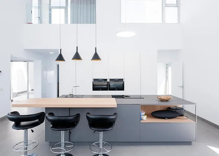 Willa Independent With An Immense Heated Pool! *