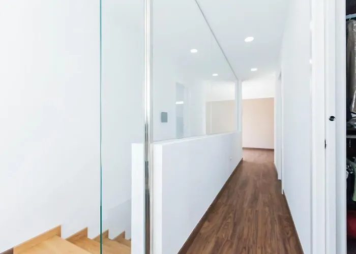 Independent With An Immense Heated Pool! Willa