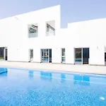 Independent With An Immense Heated Pool! Oroteanda Baja