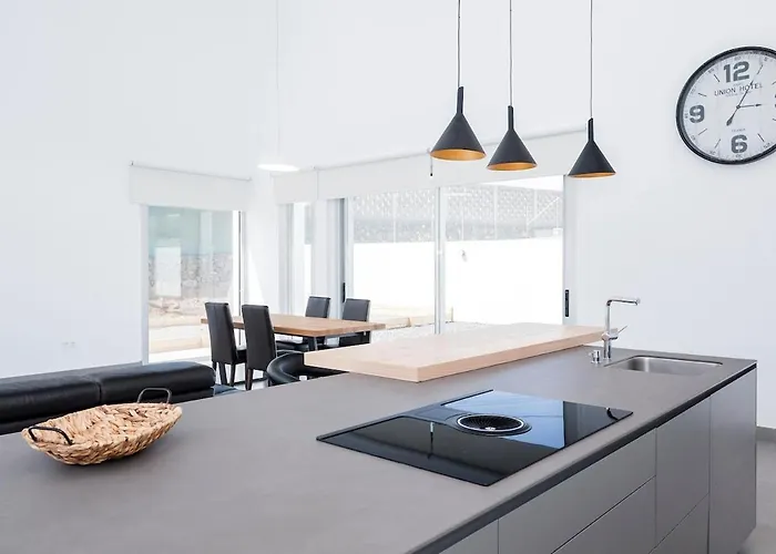 Independent With An Immense Heated Pool! Villa *