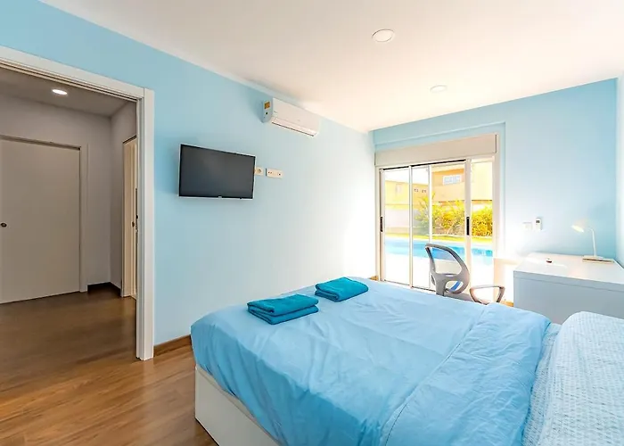 Independent With An Immense Heated Pool! Villa Oroteanda Baja