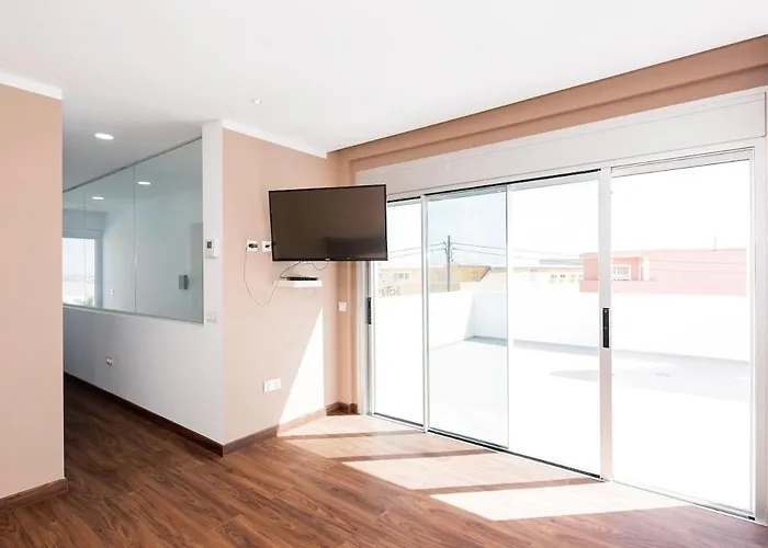 Independent With An Immense Heated Pool! Villa