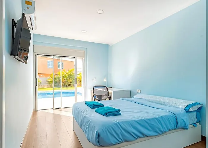 Villa Independent With An Immense Heated Pool! *